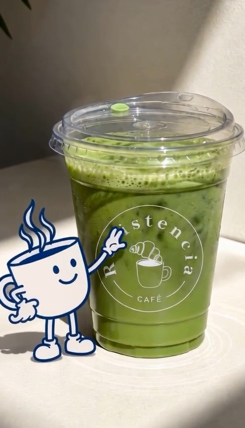 Coco Matcha con el logo de Resistencia y una taza animada